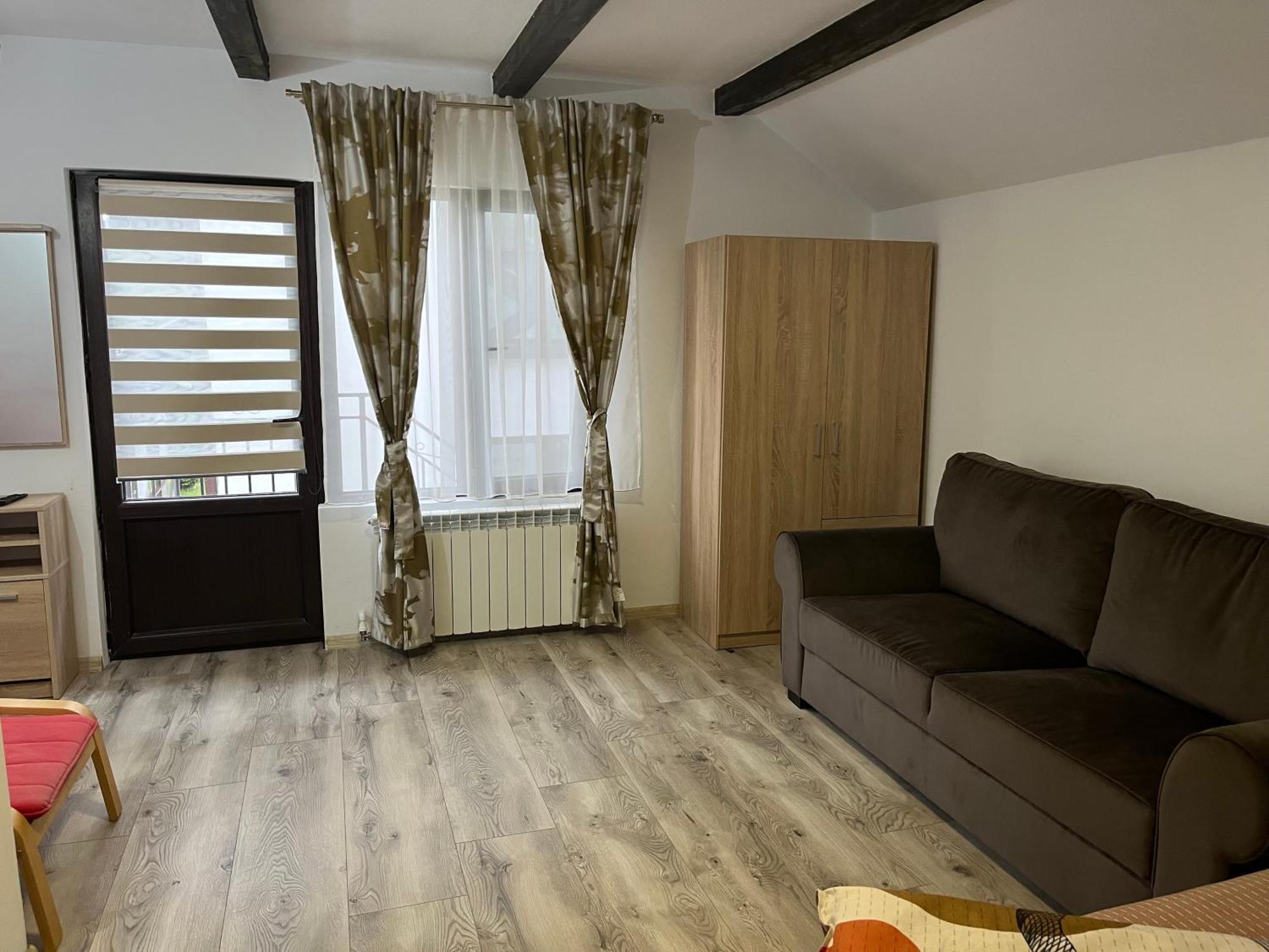 Farm stay Pensiunea Eden Barasti