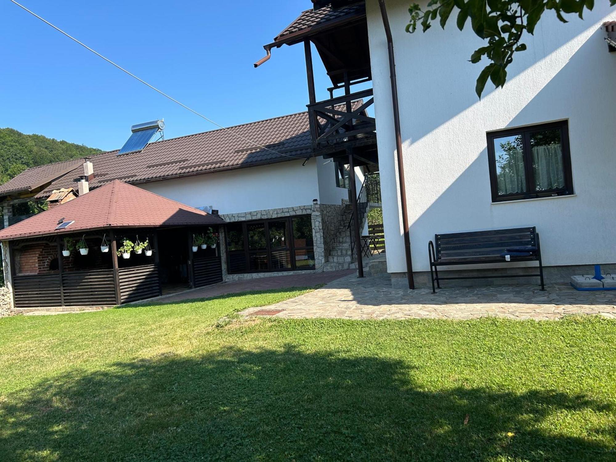 Pensiunea Eden Farm stay *